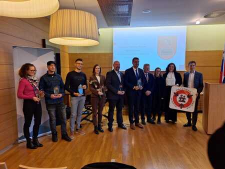 Podelitev Certifikata Mladim prijazna občina, Vir: Arhiv Občine Sežana